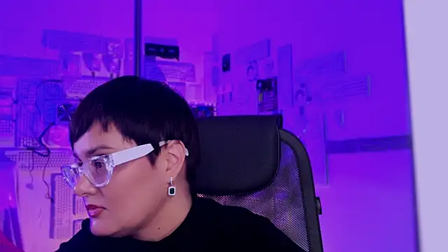 LauraDavidsons online show from 11-07-25, 04:00