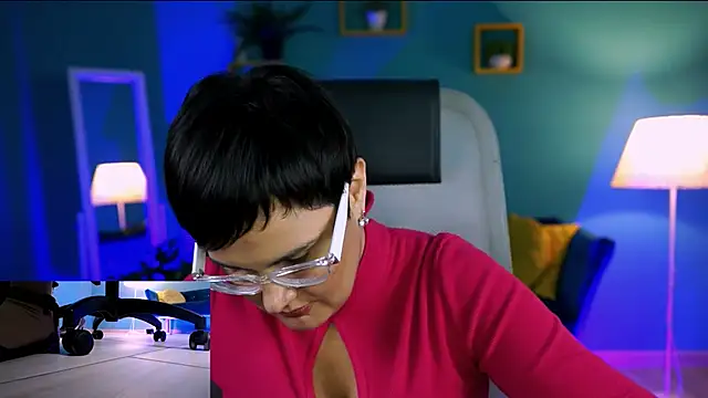 LauraDavidsons online show from 12-14-25, 07:30