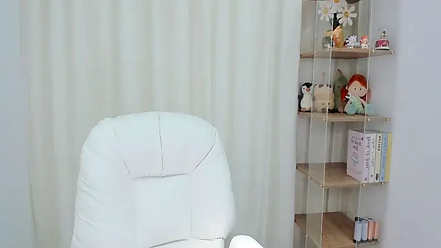 Nia-daozhu111 online show from 02-06-26, 09:38