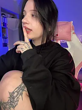 YourLittleDevil online show from 04-22-26, 05:36