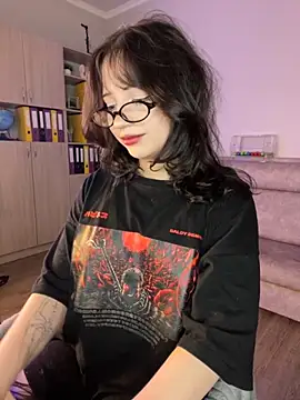 YourLittleDevil online show from 11-10-25, 01:27