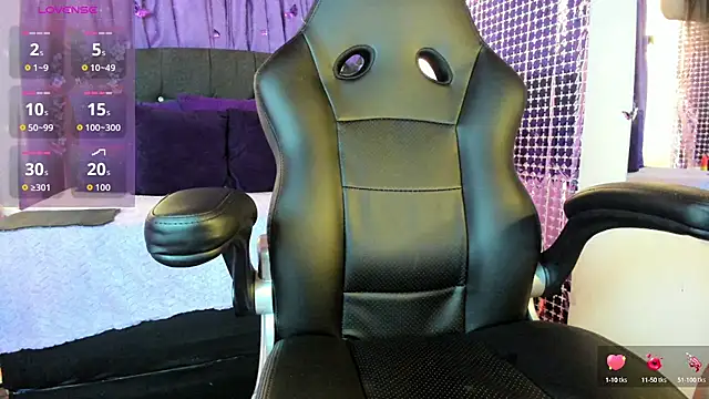 Snapshot of Moon_Play chatting on 09-14-25, 02:17 Moon Play online show from 09-14-25, 02:17
