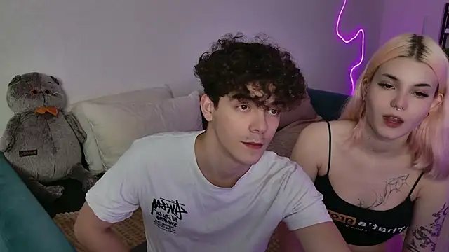 Snapshot of Alice18James chatting on 09-25-25, 06:41 Alice18James online show from 09-25-25, 06:41