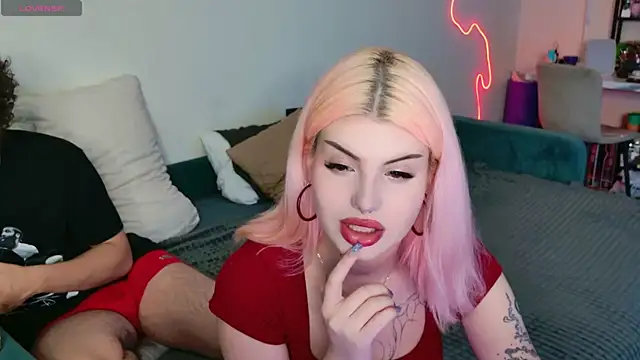 Snapshot of Alice18James chatting on 09-18-25, 01:47 Alice18James online show from 09-18-25, 01:47