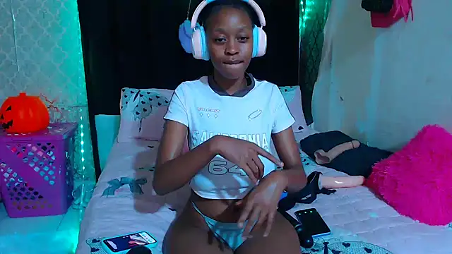 SexyPetitex25 online show from 11-08-25, 12:25