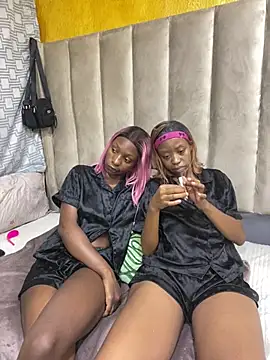 SexyPetitex25 online show from 03-29-26, 07:48