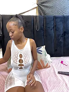 SexyPetitex25 online show from 03-13-26, 08:36