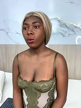 Snapshot of emily_browne chatting on 10-21-25, 07:02 emily browne online show from 10-21-25, 07:02