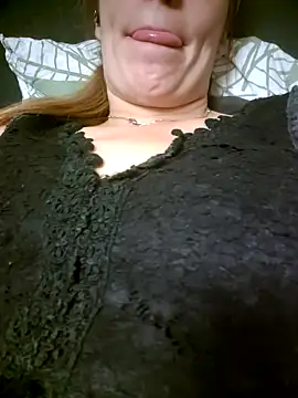 Snapshot of Carolinemiam chatting on 10-29-25, 03:16 Carolinemiam online show from 10-29-25, 03:16