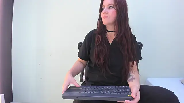 sophieturner mg online show from 07-14-26, 07:09