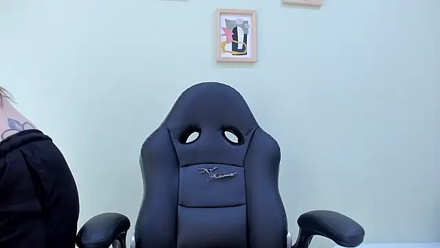 sophieturner mg online show from 06-17-26, 07:02