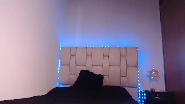 Snapshot of MysticShaira chatting on 11-15-25, 11:31 MysticShaira online show from 11-15-25, 11:31