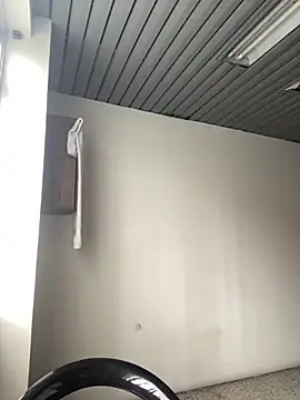 cristopher wallacee online show from 10-12-25, 07:48