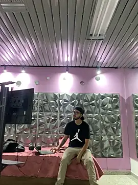 cristopher wallacee online show from 10-31-25, 01:41