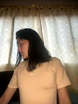Snapshot of blinkiii_ chatting on 10-01-25, 10:35 blinkiii online show from 10-01-25, 10:35