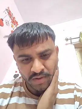 Snapshot of Frvgggghh chatting on 01-10-26, 10:38 Frvgggghh online show from 01-10-26, 10:38