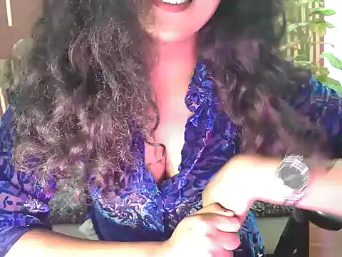 Snapshot of shaalu_sharma chatting on 10-19-25, 09:45 shaalu sharma online show from 10-19-25, 09:45