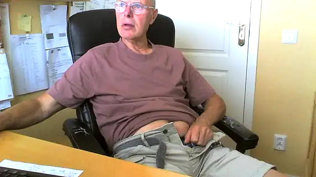 Snapshot of Klipparn chatting on 07-03-26, 07:59 Klipparn online show from 07-03-26, 07:59