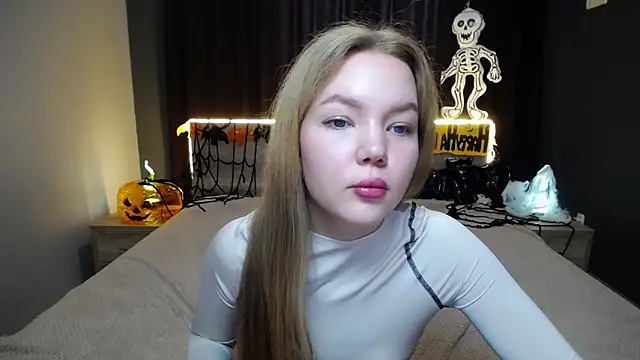 Snapshot of StellaLight chatting on 10-17-25, 08:06 StellaLight online show from 10-17-25, 08:06