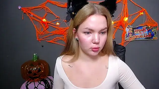 Snapshot of StellaLight chatting on 10-15-25, 11:07 StellaLight online show from 10-15-25, 11:07