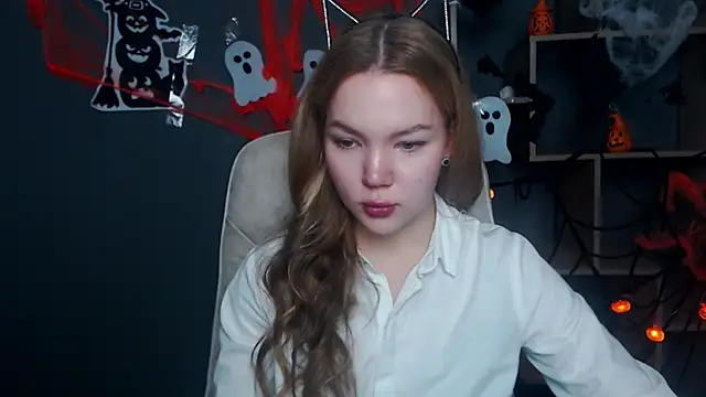 Snapshot of StellaLight chatting on 10-29-25, 01:21 StellaLight online show from 10-29-25, 01:21