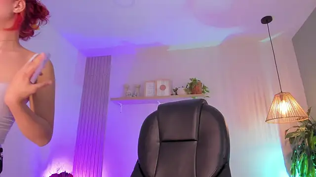 Cristalfoxy  online show from 02-10-26, 07:46