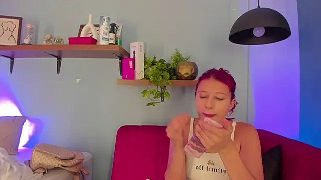 Cristalfoxy  online show from 03-20-26, 07:48