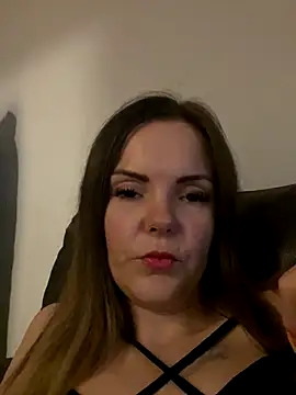 Snapshot of SexyLoLoUK chatting on 10-12-25, 05:42 SexyLoLoUK online show from 10-12-25, 05:42