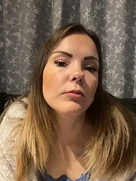 Snapshot of SexyLoLoUK chatting on 09-21-25, 05:12 SexyLoLoUK online show from 09-21-25, 05:12
