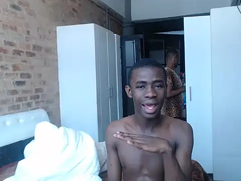 Snapshot of Vince_Favent chatting on 09-12-25, 09:42 Vince Favent online show from 09-12-25, 09:42