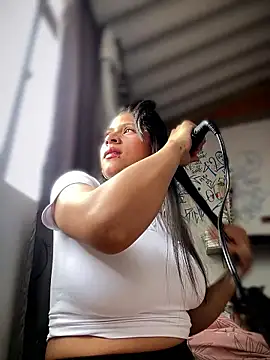 Snapshot of Elahia__marquez chatting on 01-11-26, 07:21 Elahia marquez online show from 01-11-26, 07:21