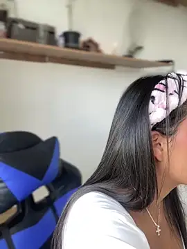 Snapshot of Elahia__marquez chatting on 09-19-25, 06:34 Elahia marquez online show from 09-19-25, 06:34