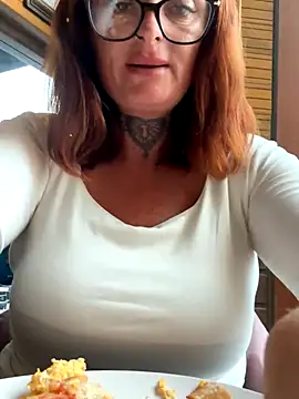 IrishmilfAnna online show from 10-10-25, 10:49