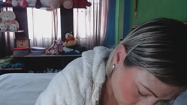  Charlize theron  online show from 12-01-25, 07:04