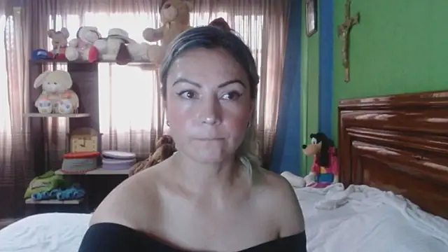  Charlize theron  online show from 12-02-25, 07:37