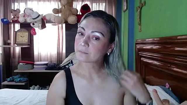  Charlize theron  online show from 11-02-25, 08:25