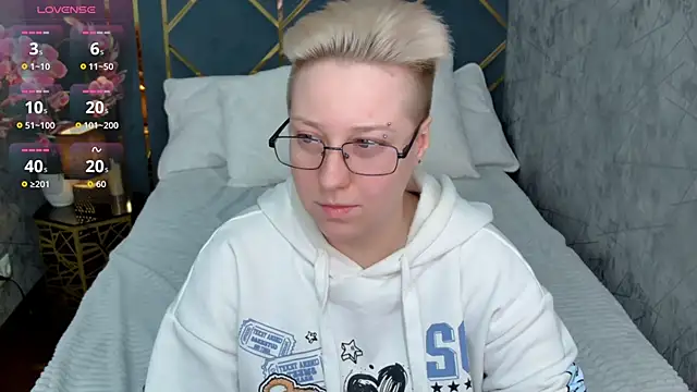 AlexandraGreen online show from 11-29-25, 10:32