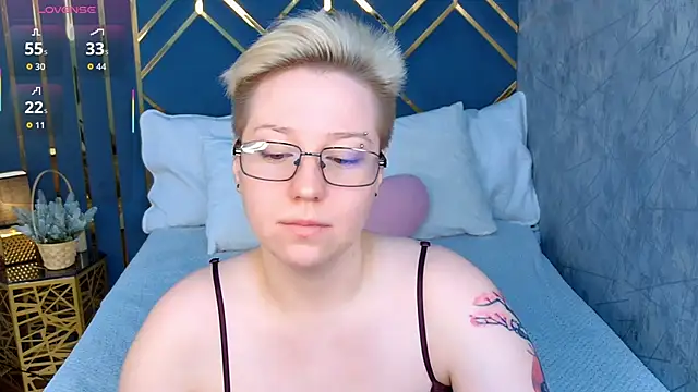 AlexandraGreen online show from 12-14-25, 04:01