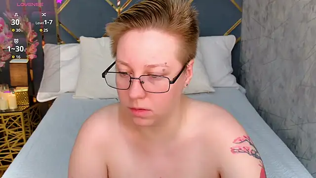 AlexandraGreen online show from 10-20-25, 03:45