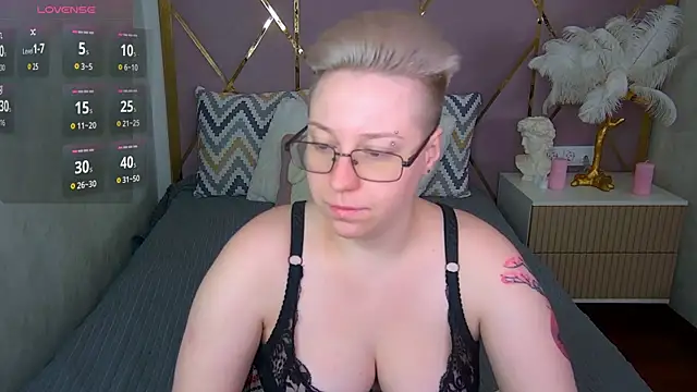 AlexandraGreen online show from 11-21-25, 09:03