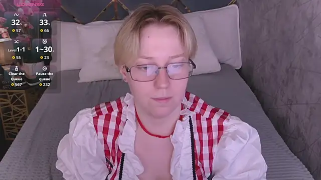 Snapshot of AlexandraGreen chatting on 06-14-26, 04:30 AlexandraGreen online show from 06-14-26, 04:30