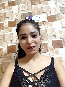 Snapshot of QUEEN-ADITI chatting on 10-10-25, 03:24 QUEEN-ADITI online show from 10-10-25, 03:24