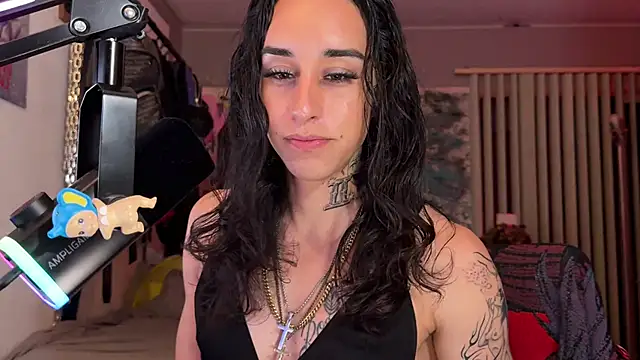 Snapshot of xoFrankie chatting on 06-26-26, 03:34 xoFrankie online show from 06-26-26, 03:34