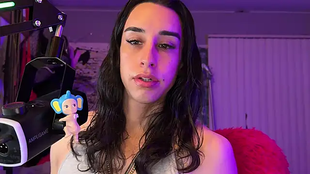 Snapshot of xoFrankie chatting on 05-19-26, 03:24 xoFrankie online show from 05-19-26, 03:24
