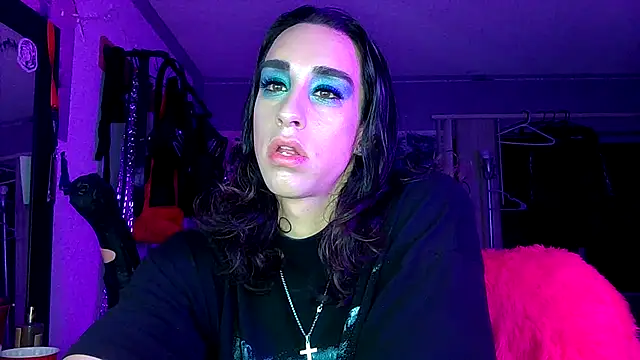 xoFrankie online show from 10-30-25, 04:22