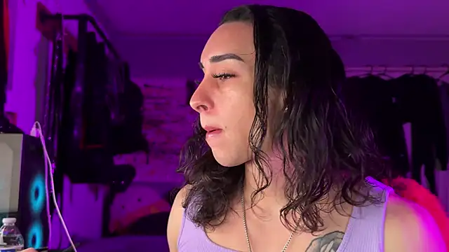 xoFrankie online show from 11-29-25, 02:44