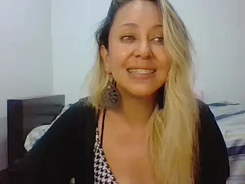 leah susman online show from 10-24-25, 01:59