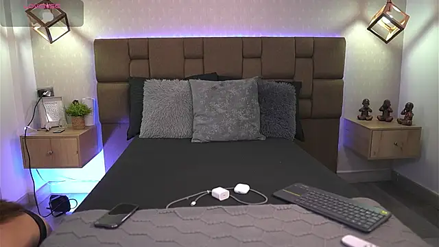 Julieth Rojas online show from 04-12-26, 04:16