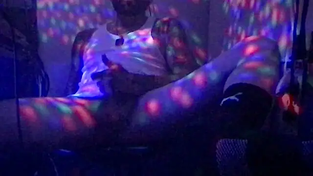 Snapshot of DjPlayer213lbeach chatting on 10-19-25, 10:40 DjPlayer213lbeach online show from 10-19-25, 10:40