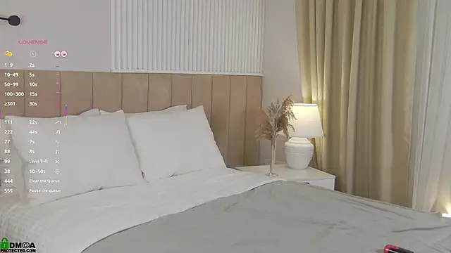 SaraHearts online show from 09-19-25, 01:31